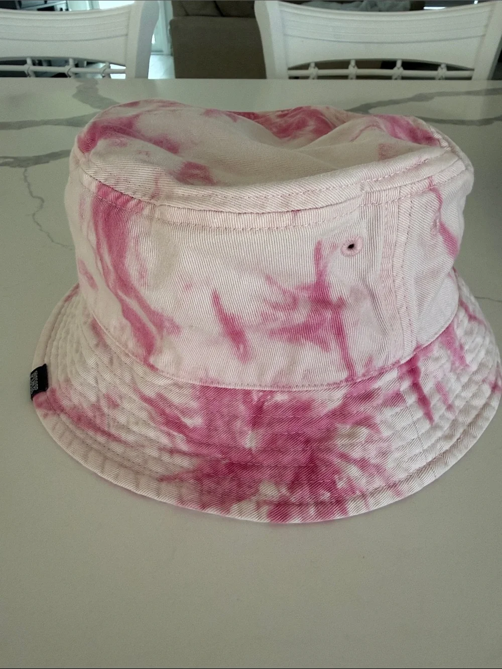 PINK Victoria’s Secret Pink & White Tie-Dye Bucket Hat - Picture 4 of 6